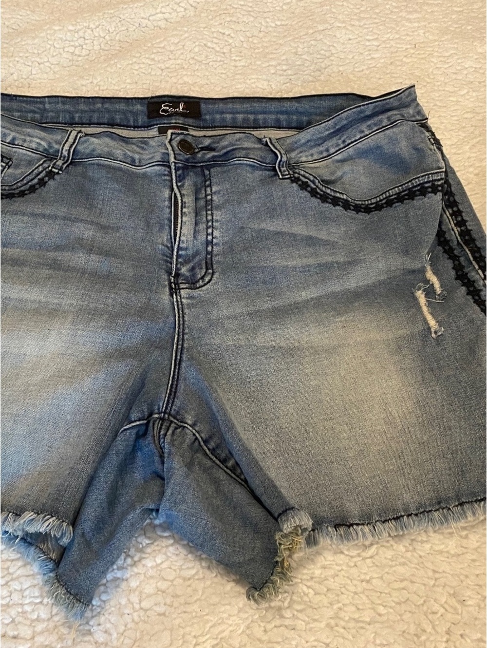 Earl Jean Women’s 20W Distressed Denim Shorts Black Crochet Trim Raw Hem Y2K